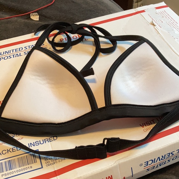 NWT Triangl Swimwear Bikini Top S+ - Picture 2 of 2